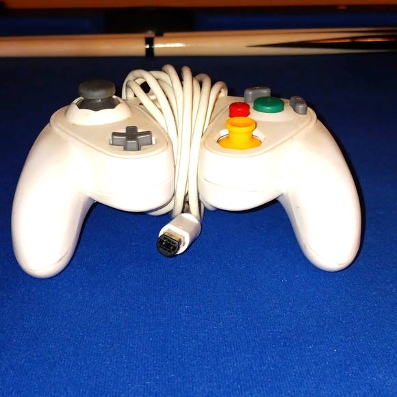 Game Stop Wii Nintendo GameCube Controller Good Condition - Picture 2 of 4